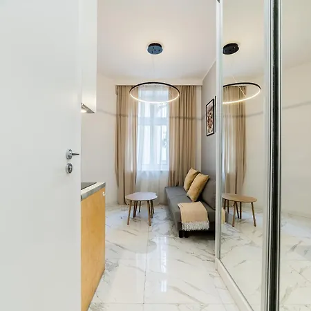 Lakowa Charming By Bookinghost *