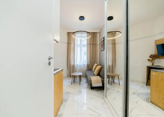 Lakowa Charming By Bookinghost *